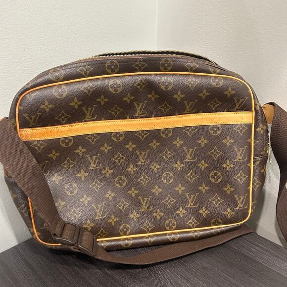 #203 LOUIS VUITTON Reporter GM - Picture 1 of 8